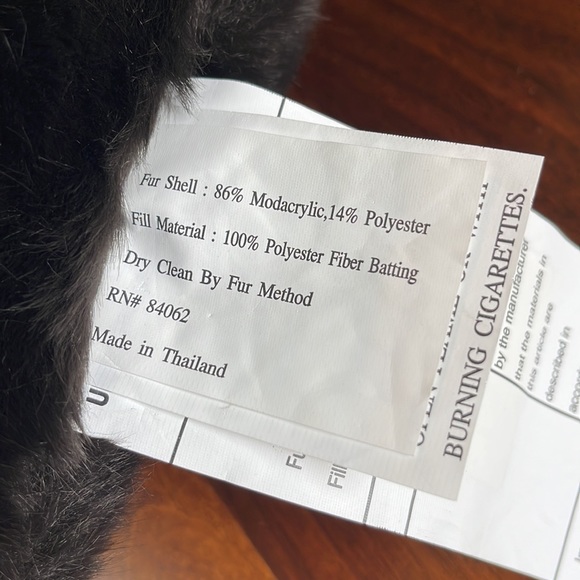 NEVER USED SOFT CHOCOLATE MINK FAUX FUR ACCENT PILLOW - Picture 3 of 8